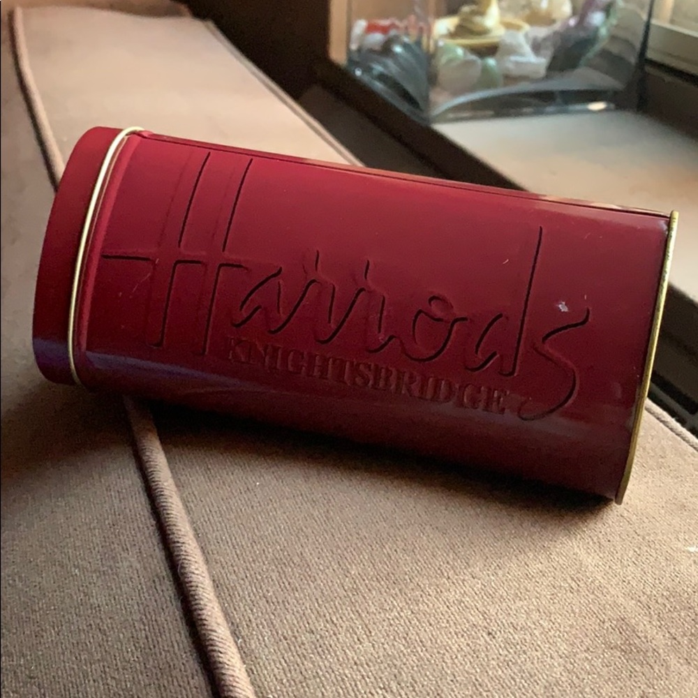 🌞Triangular Vintage Harrods Biscuit Tin!